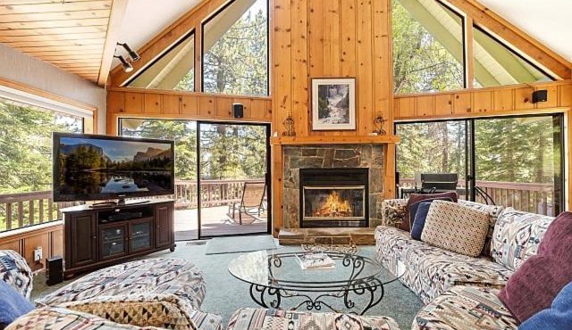 Spacious Cabin Sleeps up to 12 - Sky High #86