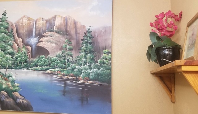 Spacious Cabin Style Home with Expansive Lakeviews!