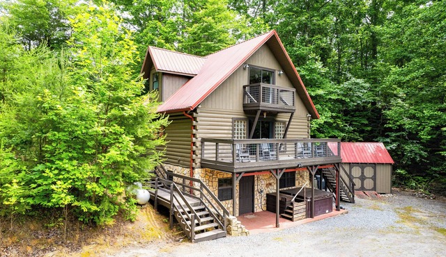 Spacious Cabin w/Hot Tub & Spectacular Valley Views | Near Bryson & Cherokee
