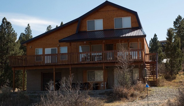 Spacious cabin w/WIFI and Central Air near Zion and Bryce