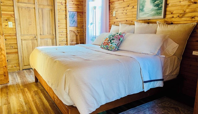 Spacious Cabin with Beautiful Sunsets in the Heart of Hiking and Wine Country