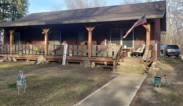 Spacious Cabin with Open Floor Plan located Right in Town!