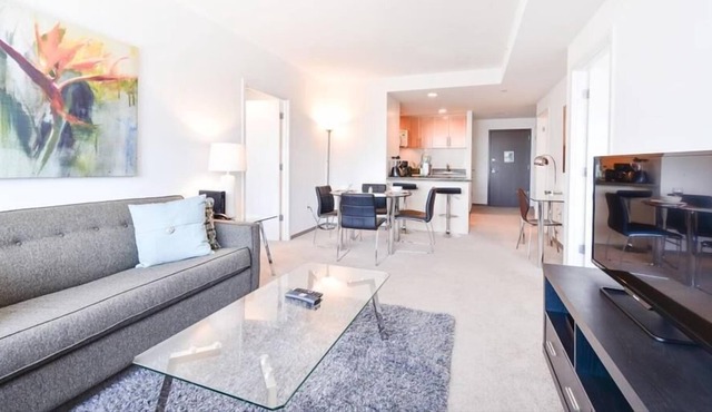 Spacious Cambridge 1BR | Full Kitchen | Work Desk | by GLS