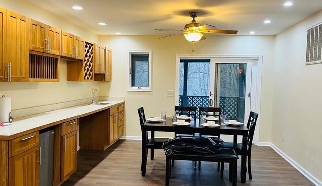 Spacious Camelback Retreat w/Fireplace