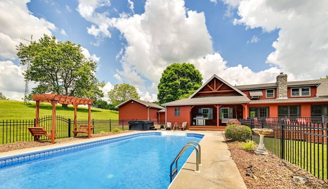 Spacious Campbellsville Cabin w/ Pool & Hot Tub!