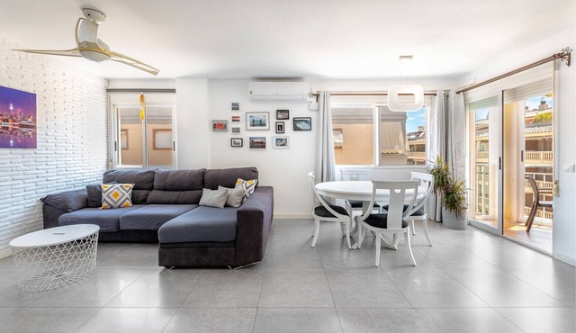 Spacious 'Canet' Apartment with Shared Pool, Wi-Fi & Air Conditioning