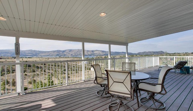 Spacious Canyon Ferry Lake House with Bar and Views!