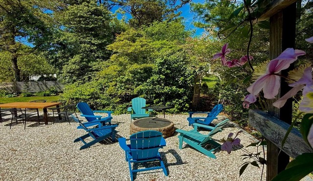Spacious Cape Escape Near Rail Trail & Downtown
