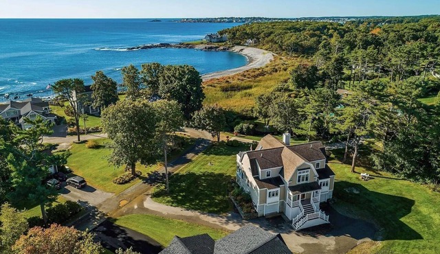 Spacious Cape Neddick Coastal Home!