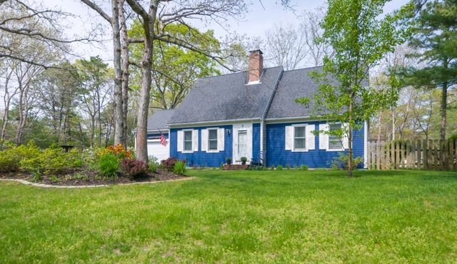 Spacious Cape Style Located on Cul de Sac in Country Farms Estates