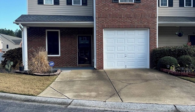 Spacious Cartersville Townhome