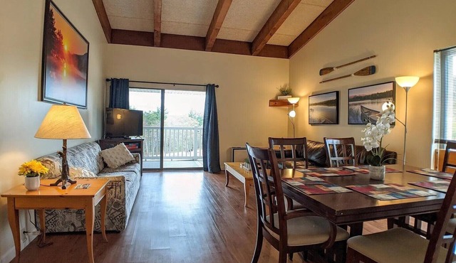 Spacious Cedar Lodge Condo with Private Balcony & Lake Views