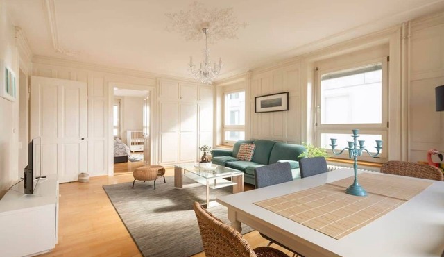 Spacious & Central 3-BR Apt - A RARE GEM! Turquoise