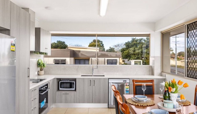 Spacious Central located FamilyHouse @ Sunnybank