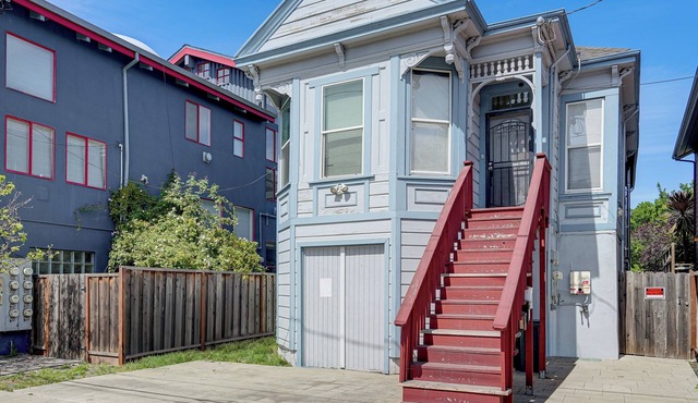 Spacious & Central! Pet-Friendly Emeryville Home