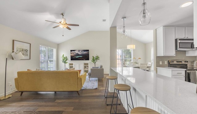 Spacious, Centrally Located 2bd Condo w/Pool