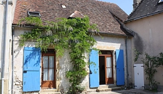 Spacious Child Friendly 3 Bed House With Large Garden In Charming Village.