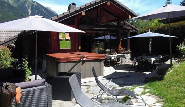 Spacious chalet with garden