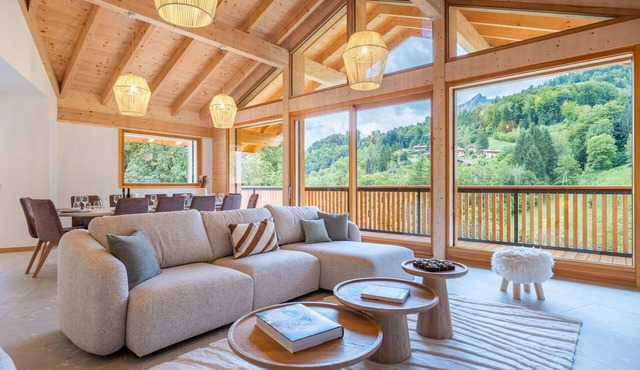 Spacious Chalet for 12, Spa, Sauna & Views