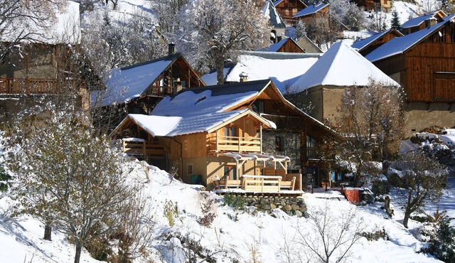 Spacious chalet for those who appreciate the 'great outdoors'. 2-18 persons