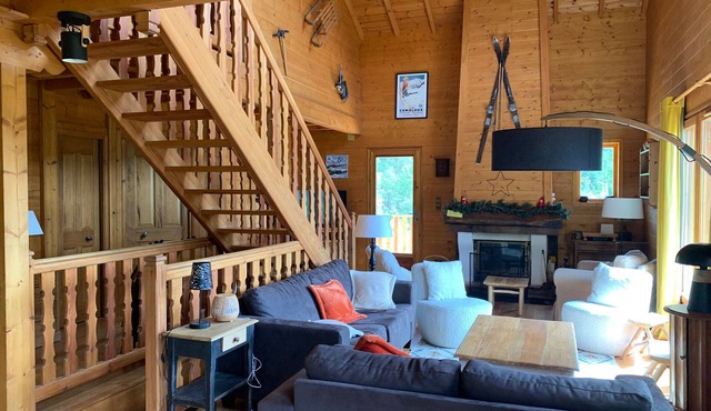 Spacious chalet in the Ubaye Valley for 18 people