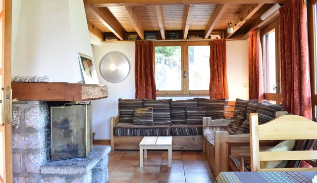 Spacious Chalet in Méribel - Pets Allowed, Parking Included