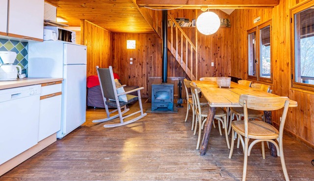 Spacious chalet sleeps 8, mountain view terrace