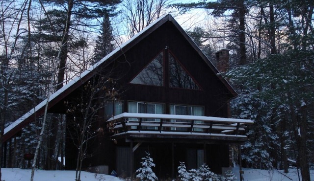 SPACIOUS CHALET -Walk to Echo lake- hiking trails all around- 5 min to skiing