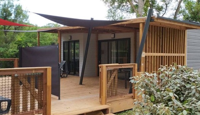 Spacious Chalet with Terrace for 6 People