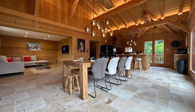 Spacious chalet with comfort, 5 bedrooms, parking