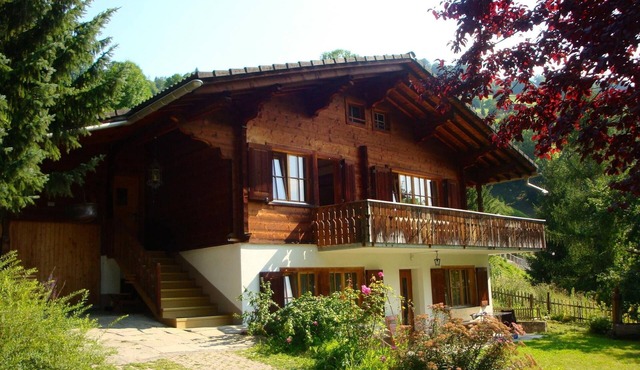 Spacious chalet with large garden on southern slope above Küblis-Klosters/Davos