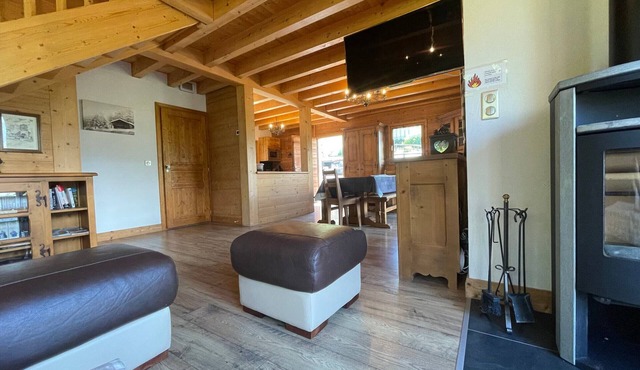 Spacious chalet with panoramic views and family comfort