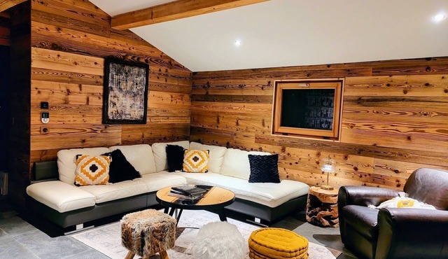 Spacious chalet with spa