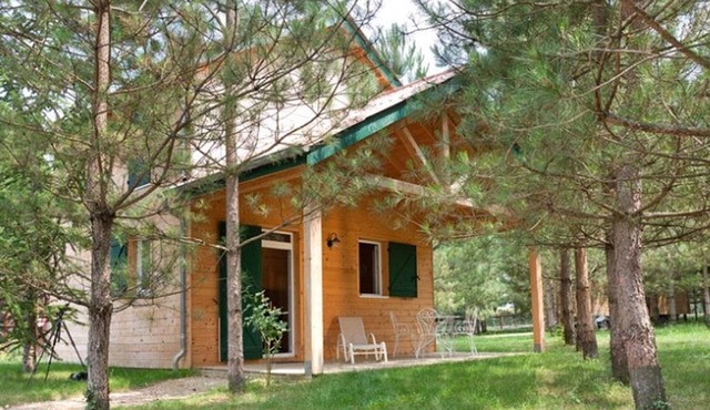 Spacious Chalet with Terrace for 8 People