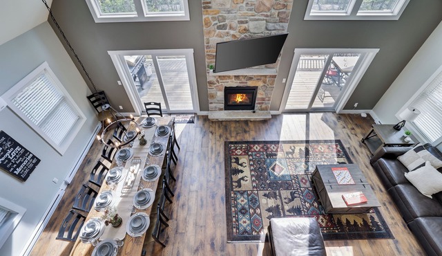 Spacious Chalet With Community Pool & Lake, Near Charming Town Of Jim Thorpe