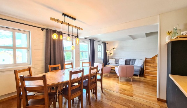Spacious Chalet · Wood Stove · Free Unlimited WIFI · South-Facing Terrace · Garage · Sleeps 8
