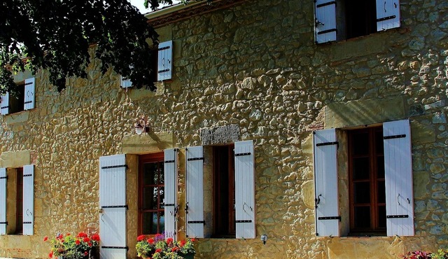 Spacious Character Cottage with Pool Set In Delightful Countryside