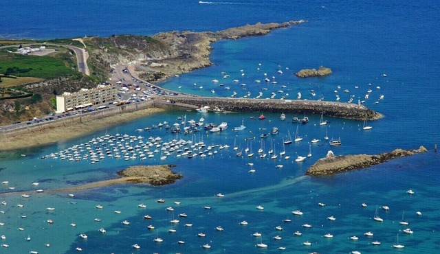 Spacious character rural property in Brittany, ideal for fun family times