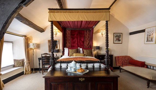 Spacious, characterful medieval cottage sleeping six in the heart of Dunster