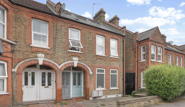 Spacious & Characterful Victorian 1-bedroom flat in London