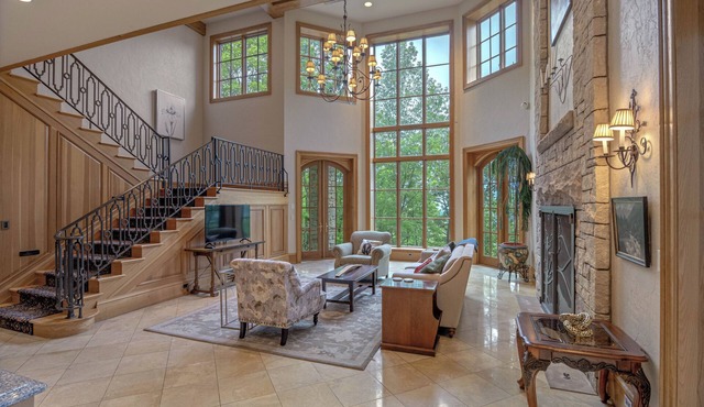 Spacious Charleston Estate with stunning views and all the amenities!