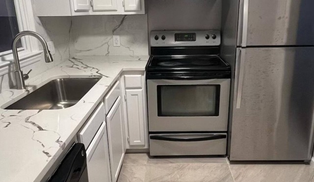 Spacious Charming 3-bedroom house with WiFi and AC in Burlington