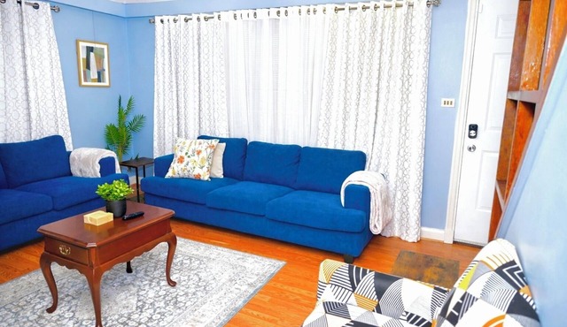 Spacious, Charming 4-bedroom House in Glen Burnie
