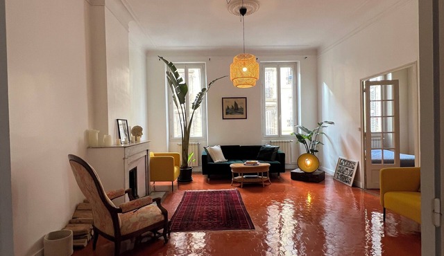 Spacious Charming Apartment in Marseille - Perfect for Families and Groups