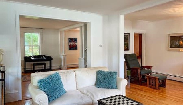 Spacious & Charming Century Home - Wellington