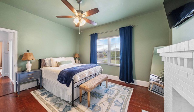 Spacious & Charming Home - Walk to Mercer University