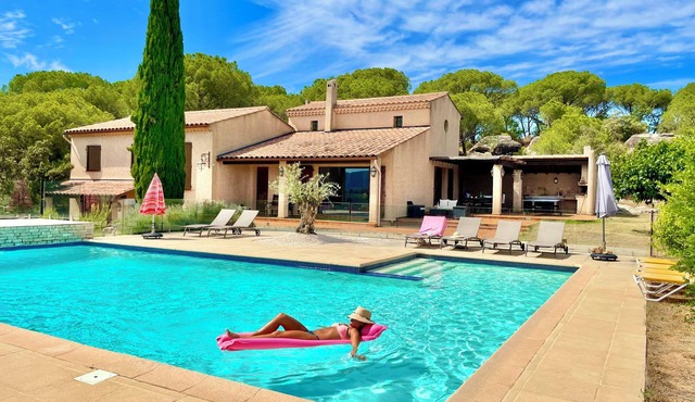 Spacious Charming Villa with Stunning Mountain Views Pool & Tennis Paradise