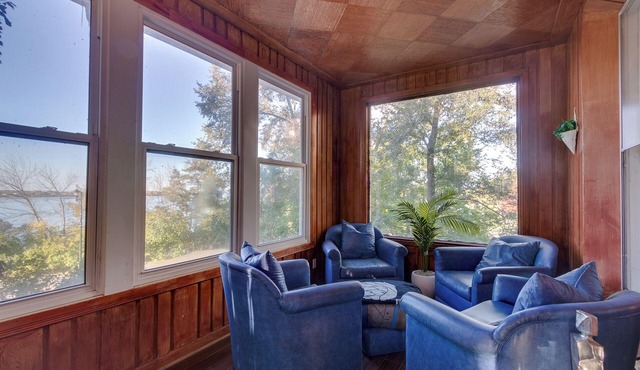 Spacious Charming Waterfront 7 Bedrooms Home In Montreal