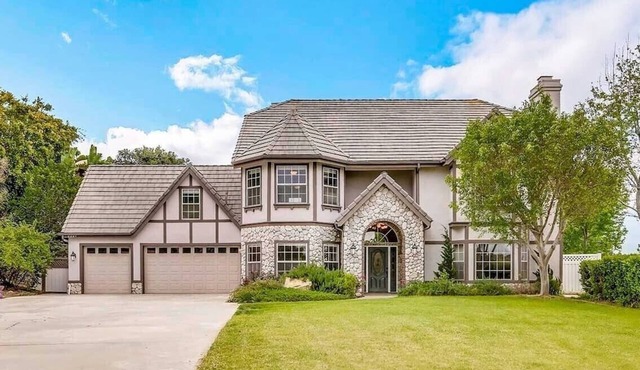 ⭐ Spacious Château Vista Heated Salt Pool Hot Tub 9 mi to Beach Family Fun!⭐