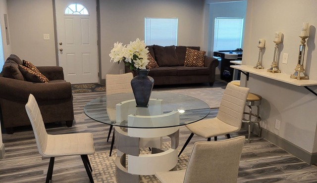 Spacious Cheerful 1-Bedroom Residential Home